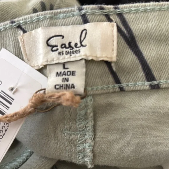 Easel Bold, Floral Rock Wide Leg Jeans - Cream, Green, Orange NWT Size Large - Picture 10 of 10